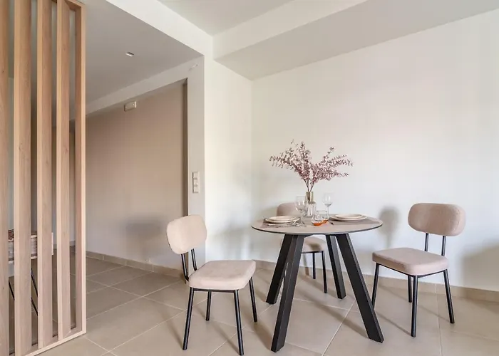 Christina\'S Cozy Apartment Near The Airport